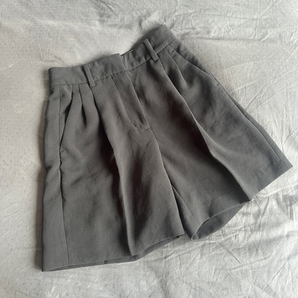 Aritzia effortless shorts black size 0